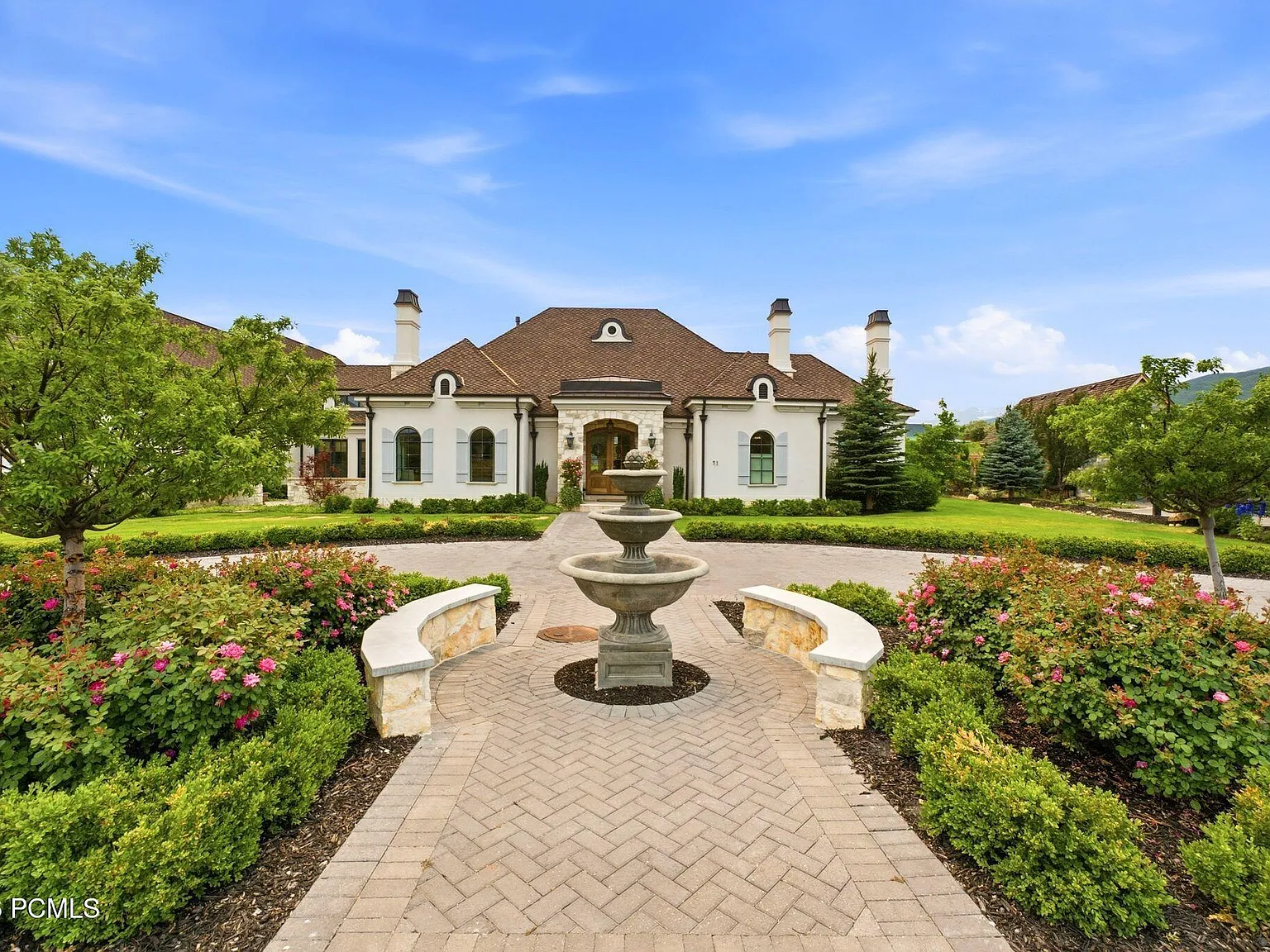 5 bed, 6.0 bath, 6730 sqft, $13,000 — Photo 3