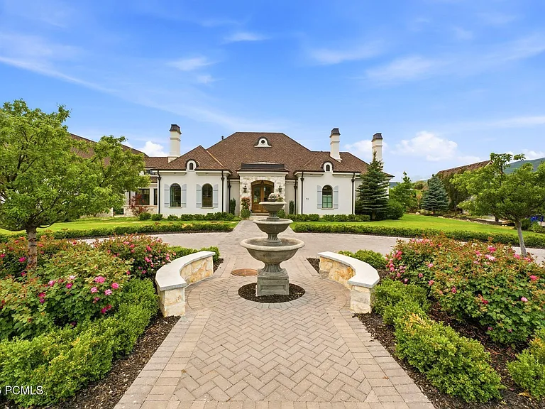 71 W Farm Springs Ln — Photo 3