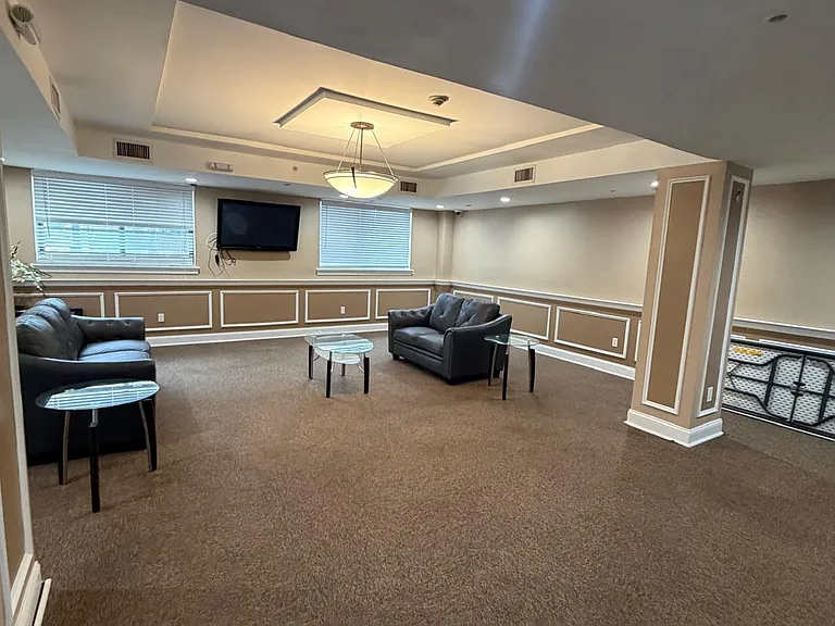60 Parkway Dr E #2DD — Photo 1