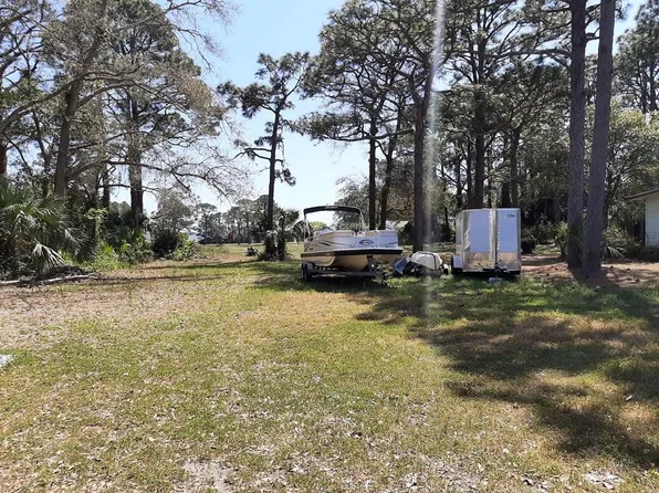 4 E Pine St #1, Carrabelle, FL 32322