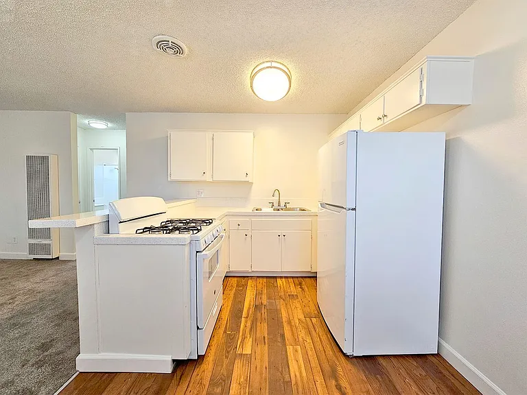 Parks Ave. Apartments — Photo 32