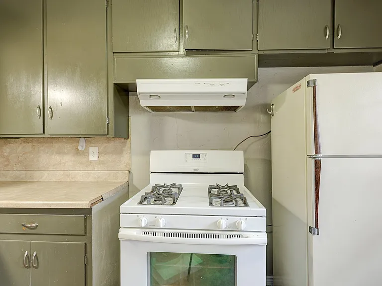 2849 Cambridge Ct — Photo 14