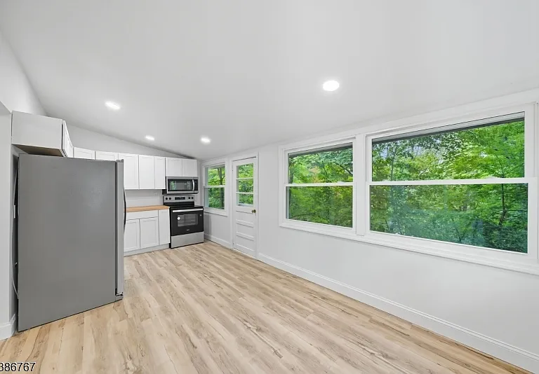 330 Springbrook Trl — Photo 11