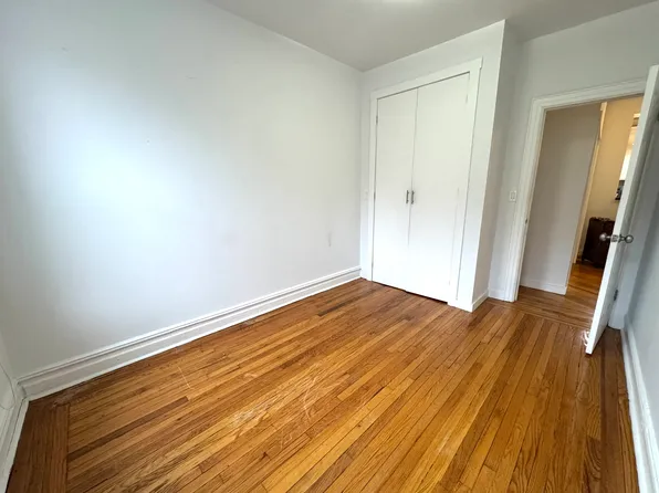 4-33 27th Avenue image 11 of 13