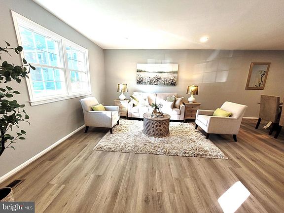 4th image of 4552 King Edward Ct