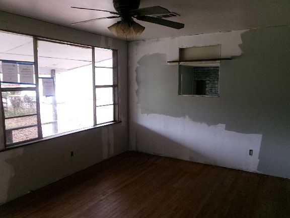 5th image of 40 Pine Dr