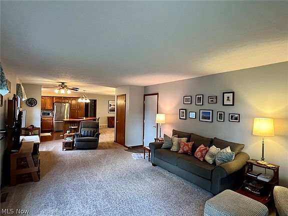3rd image of 1043 Davey Ave