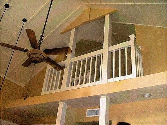 HIGH VAULTED CEILINGS