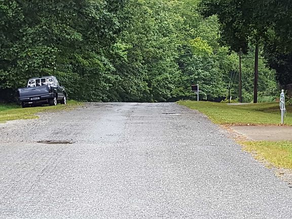 5th image of 803 Oakbury Ct