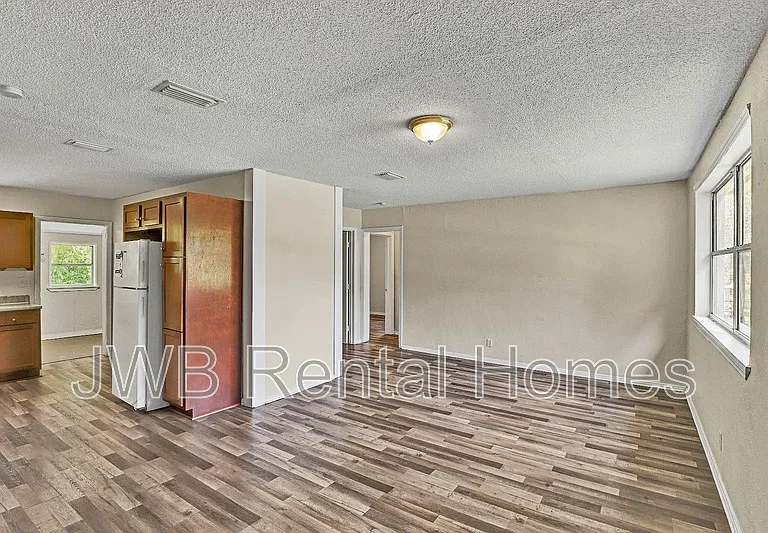1288 W 28th St — Photo 8