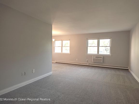3rd image of 77 Stonehurst Blvd APT D