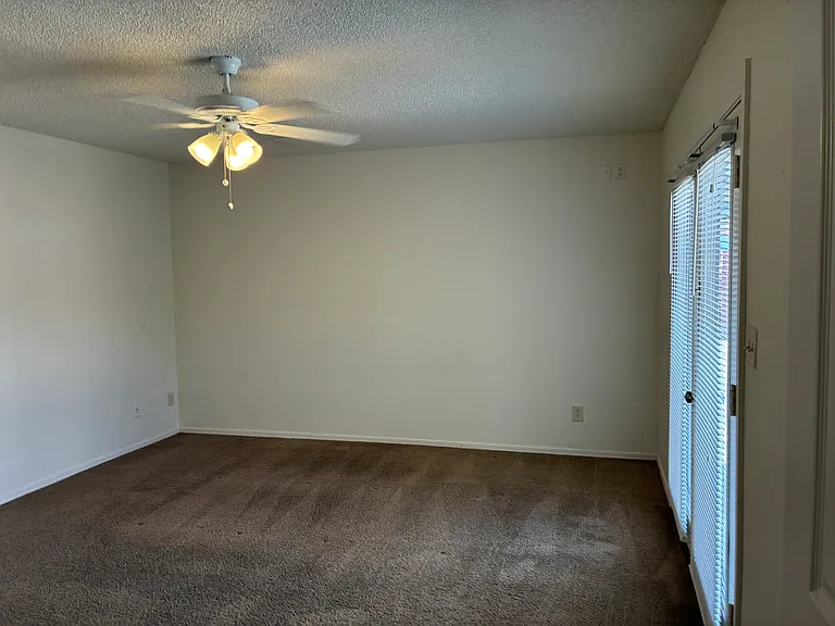 602 W Wickieup Ln — Photo 15