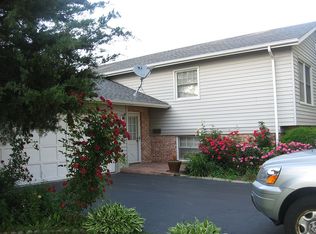 512 W Berkley Dr, Arlington Heights, IL 60004