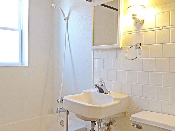 5th image of 17850 Northwood Ave APT 5
