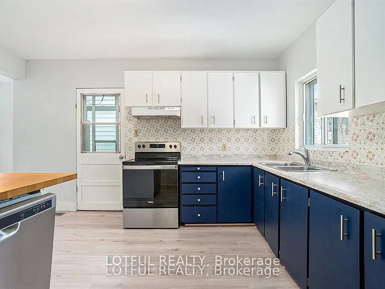 11 Champagne Ave S — Photo 6