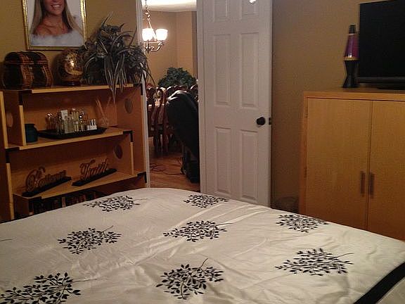 2nd image of 40 Evelyn Ct