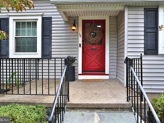 3rd image of 18 Manning Ln