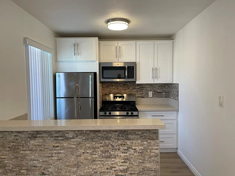 4628.5 W Point Loma Blvd — Photo 8