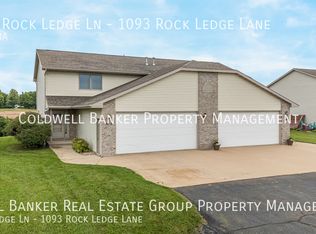 1093 Rock Ledge Ln, Neenah, WI 54956