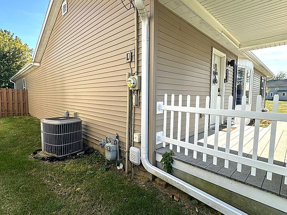 3rd image of 1271 Monroe St