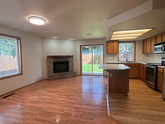 5th image of 13318 NE 83rd St