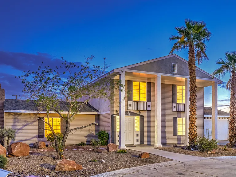 7477 Ullom Dr — Photo 2