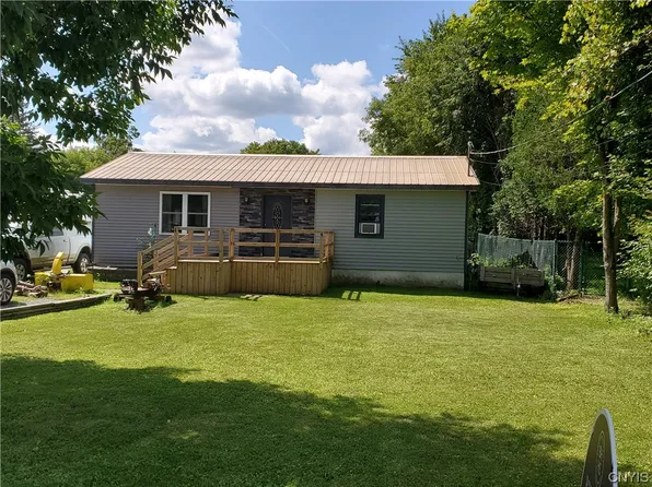 61 Spring St, Adams, NY 13605