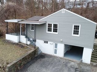 11 Pleasant View Ave, Bloomingdale, NJ 07403