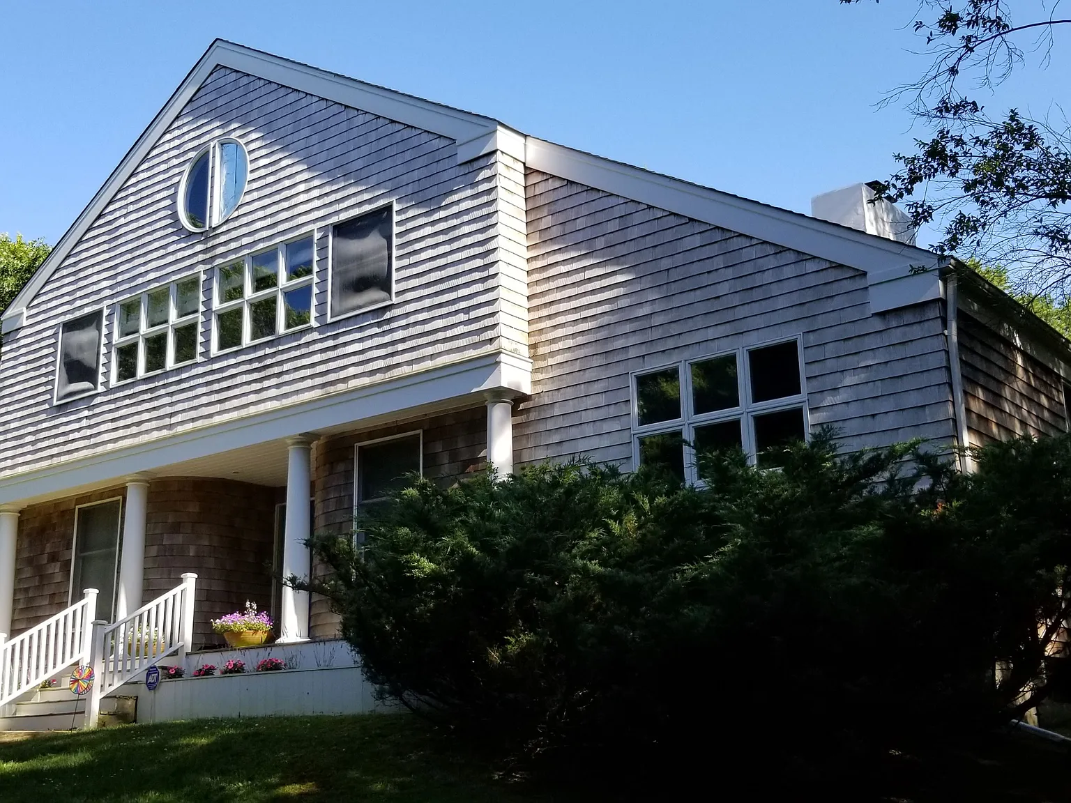 East Hampton in Northwest — Photo 4