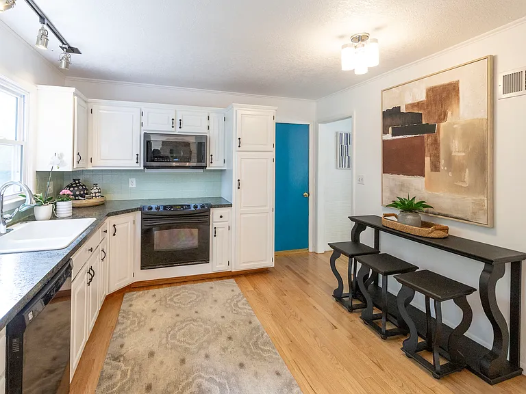 8721 Goodman St — Photo 12