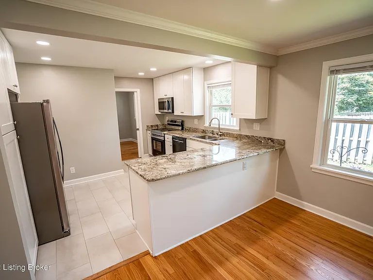 9008 Haviland Ave — Photo 11