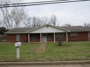 1101 W Point Tap Rd, Palestine, TX 75803