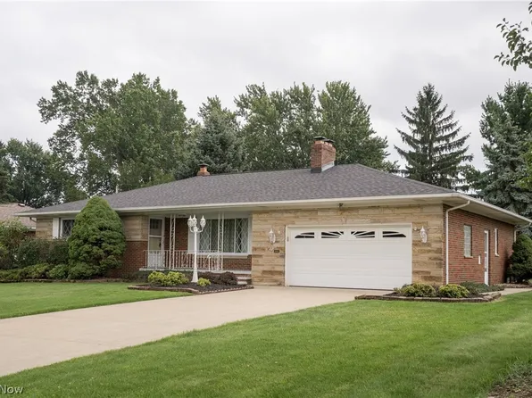 320 Justo Ln, Seven Hills, OH 44131