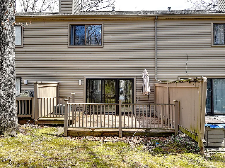 32 Farmington Chase Cres #32 — Photo 37
