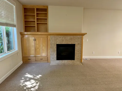 Fresh Paint! New Carpet! $500 off second month's rent if rented by 11/15/24 Huge bonus room upstairs Photo 1