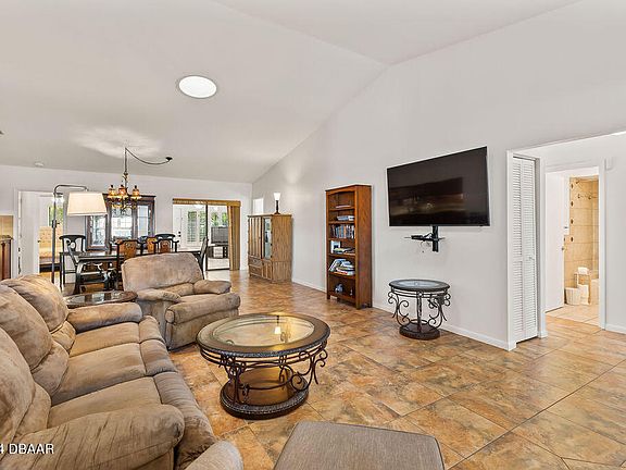 5th image of 180 Pierside Dr