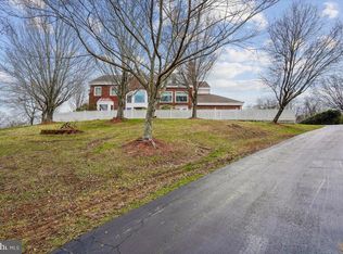 5 Maidens Bower Ct, Potomac, MD 20854