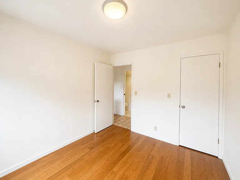 13810 Hutchings Ct — Photo 6
