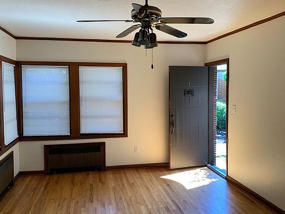 3rd image of 2300 NE Halsey St #1