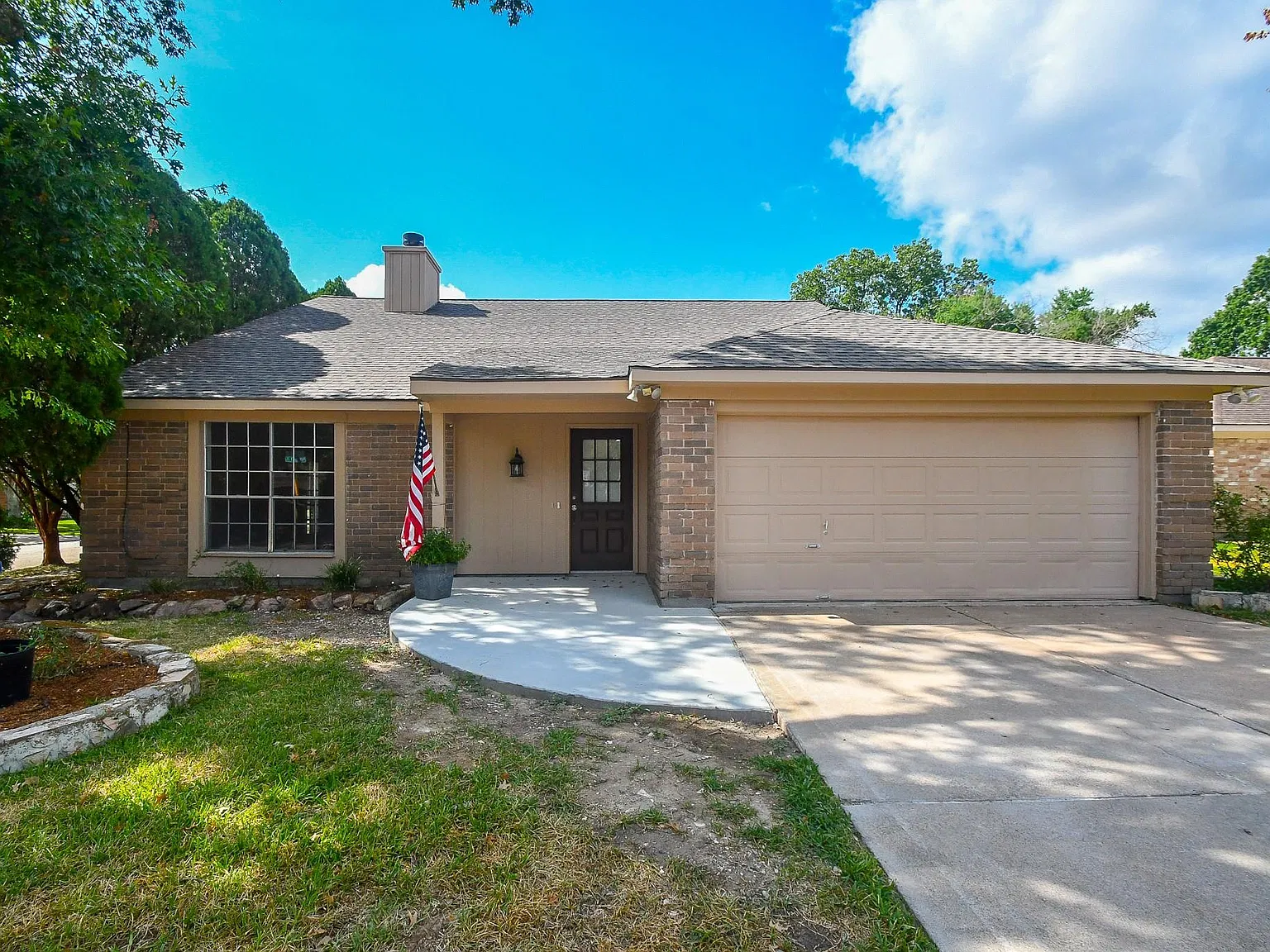 3 bed, 2.0 bath, 1696 sqft, $2,000 — Photo 3