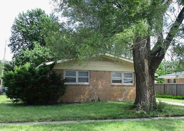 2nd image of 2810 S Hiram Ave