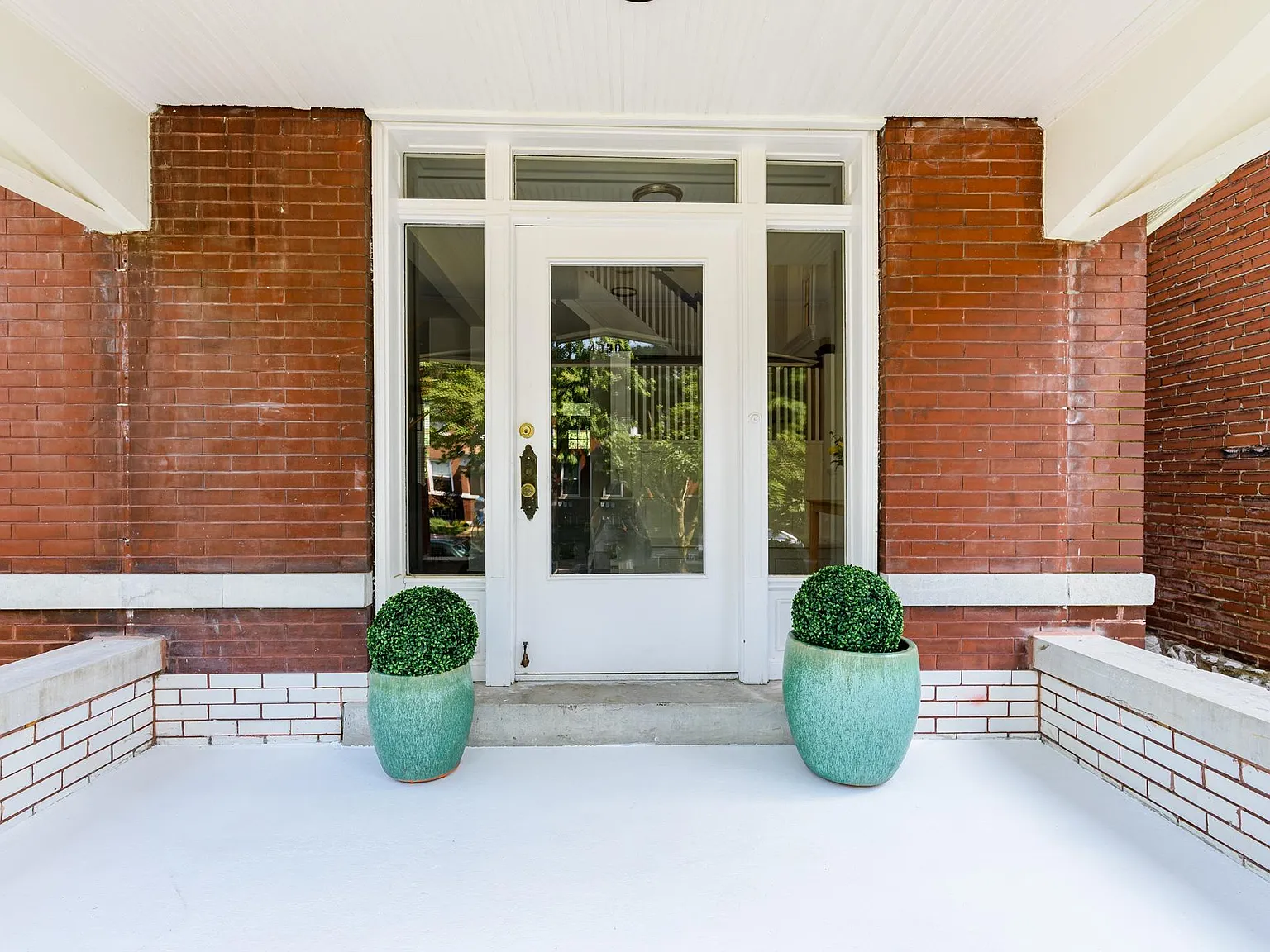 4 bed, 1.5 bath, 2550 sqft, $5,600 — Photo 3