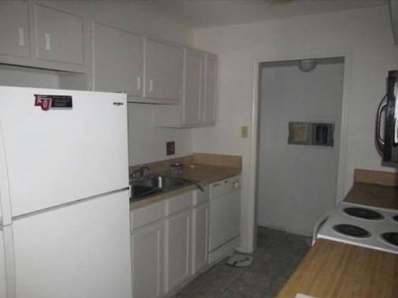 4th image of 9080 Pettit Rd