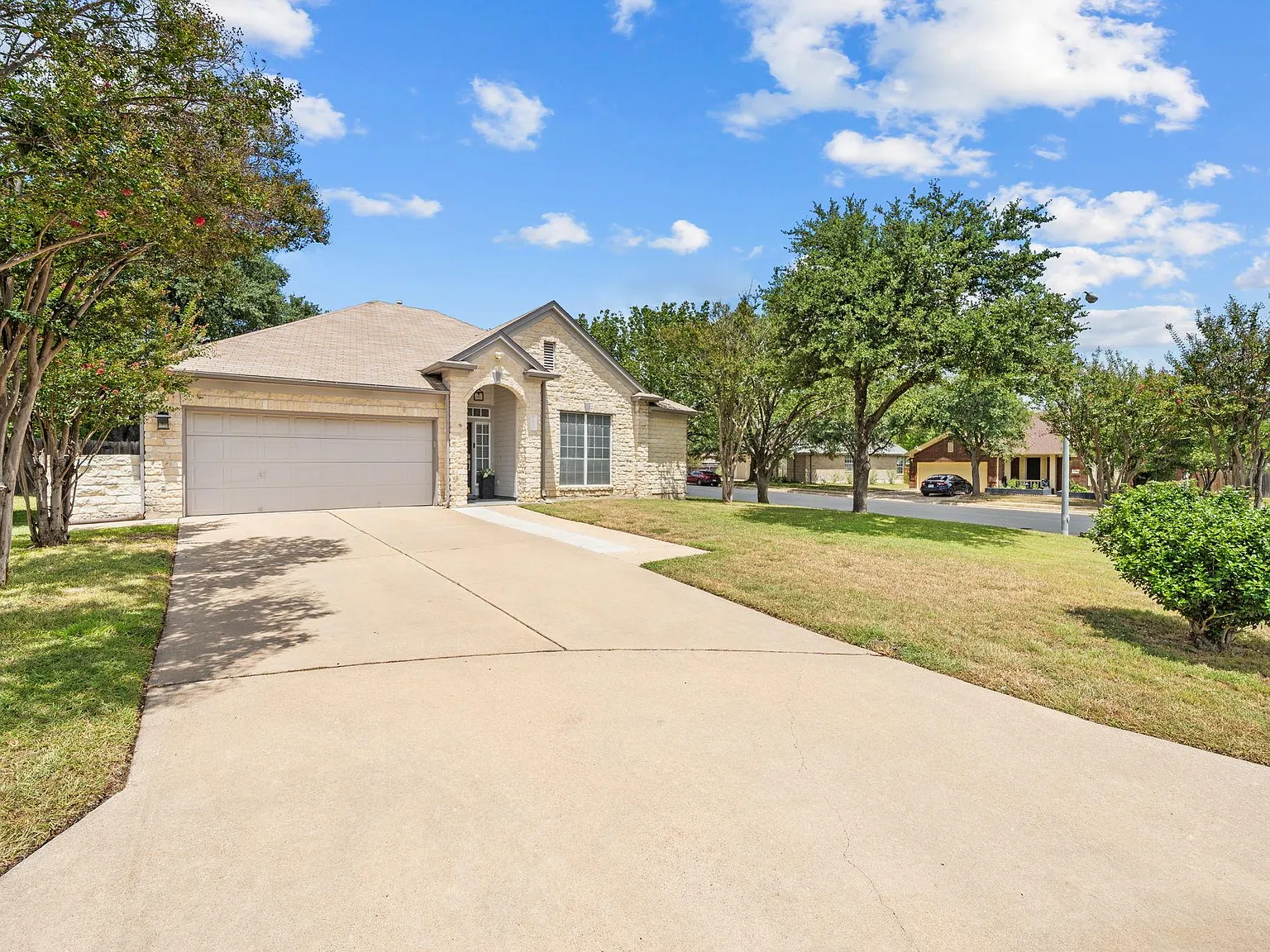 3 bed, 2.0 bath, 2026 sqft, $2,235 — Photo 3