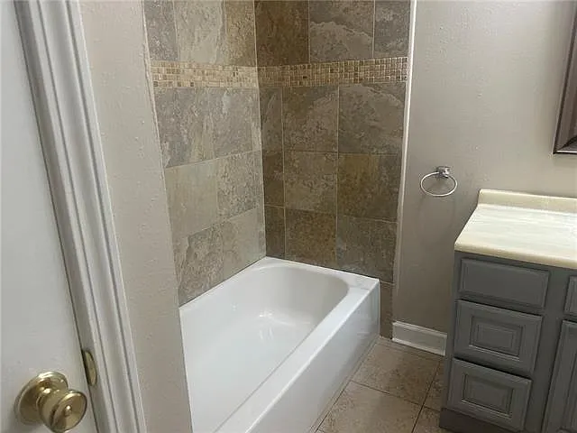 235 W Esplanade Ave — Photo 8