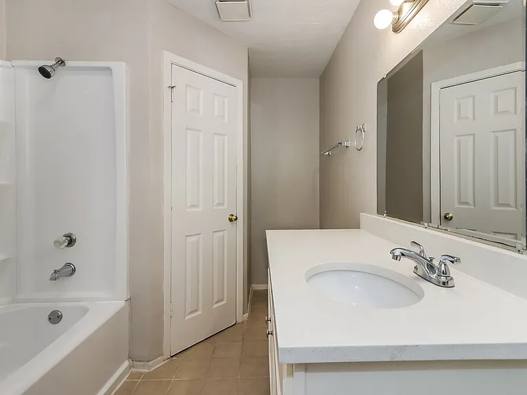 20250 Telegraph Square Ln — Photo 10
