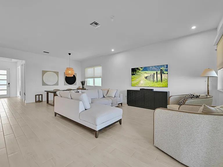 14185 SW Daphne St — Photo 11