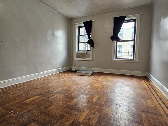 3rd image of 2100 Westbury Ct APT 5M