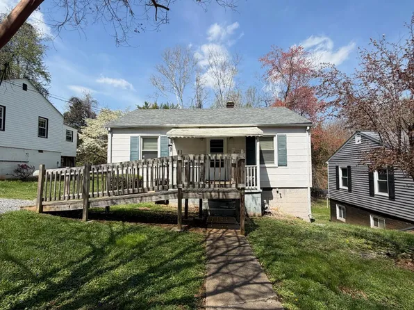 612 Thomas Rd, Lynchburg, VA 24502