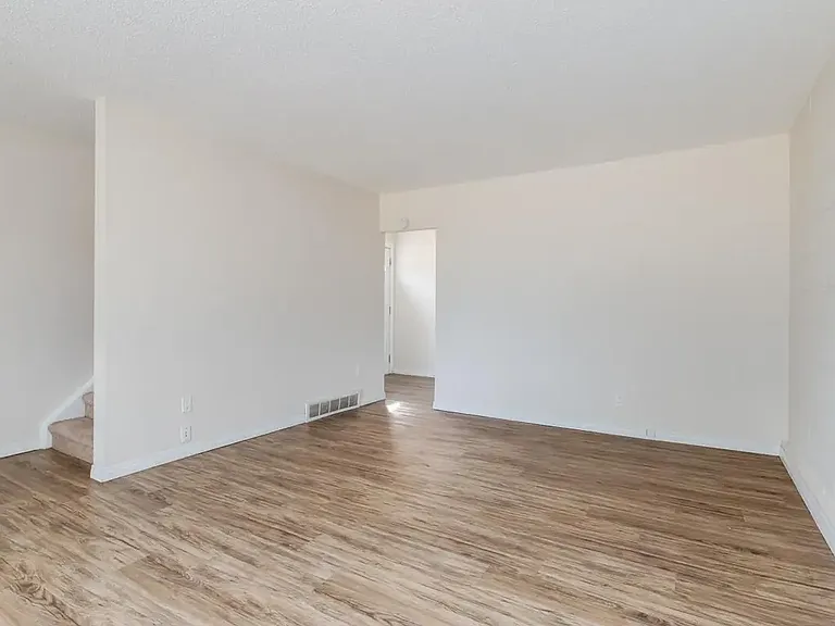225 Upland Dr SE — Photo 9